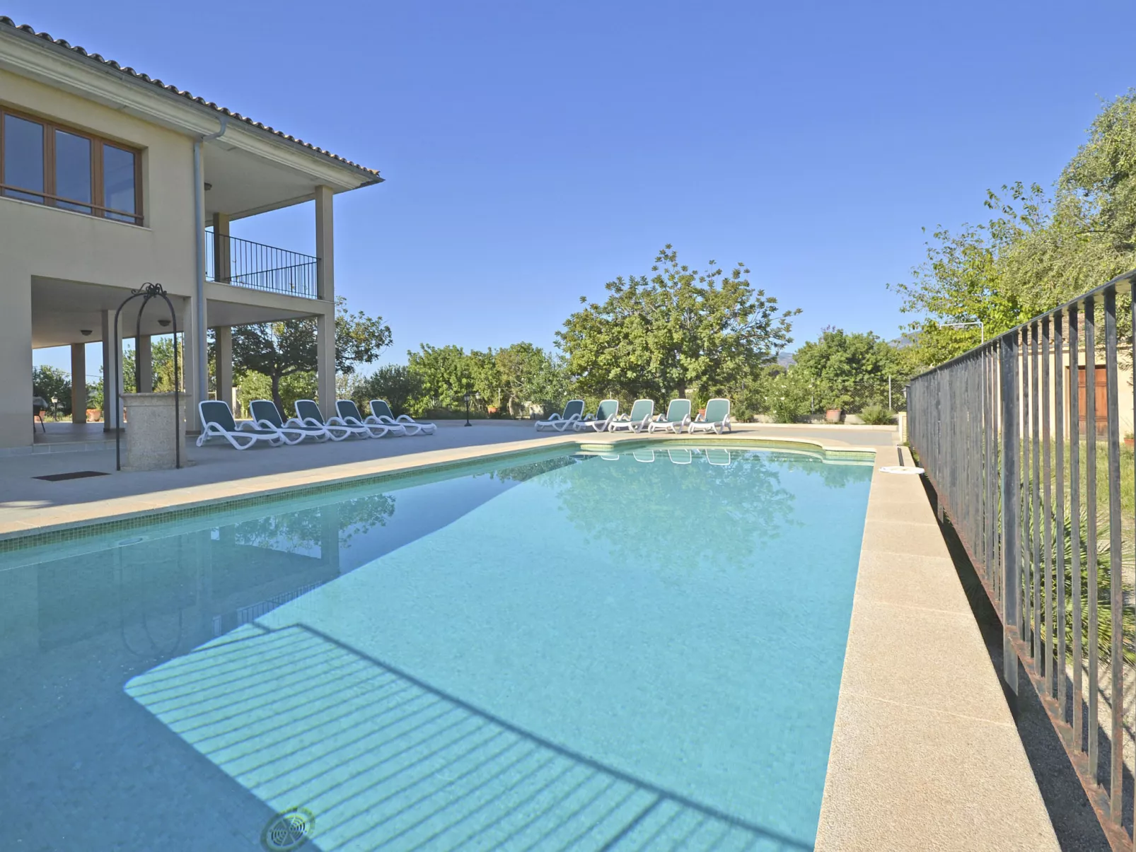 Blanquerna - Outside