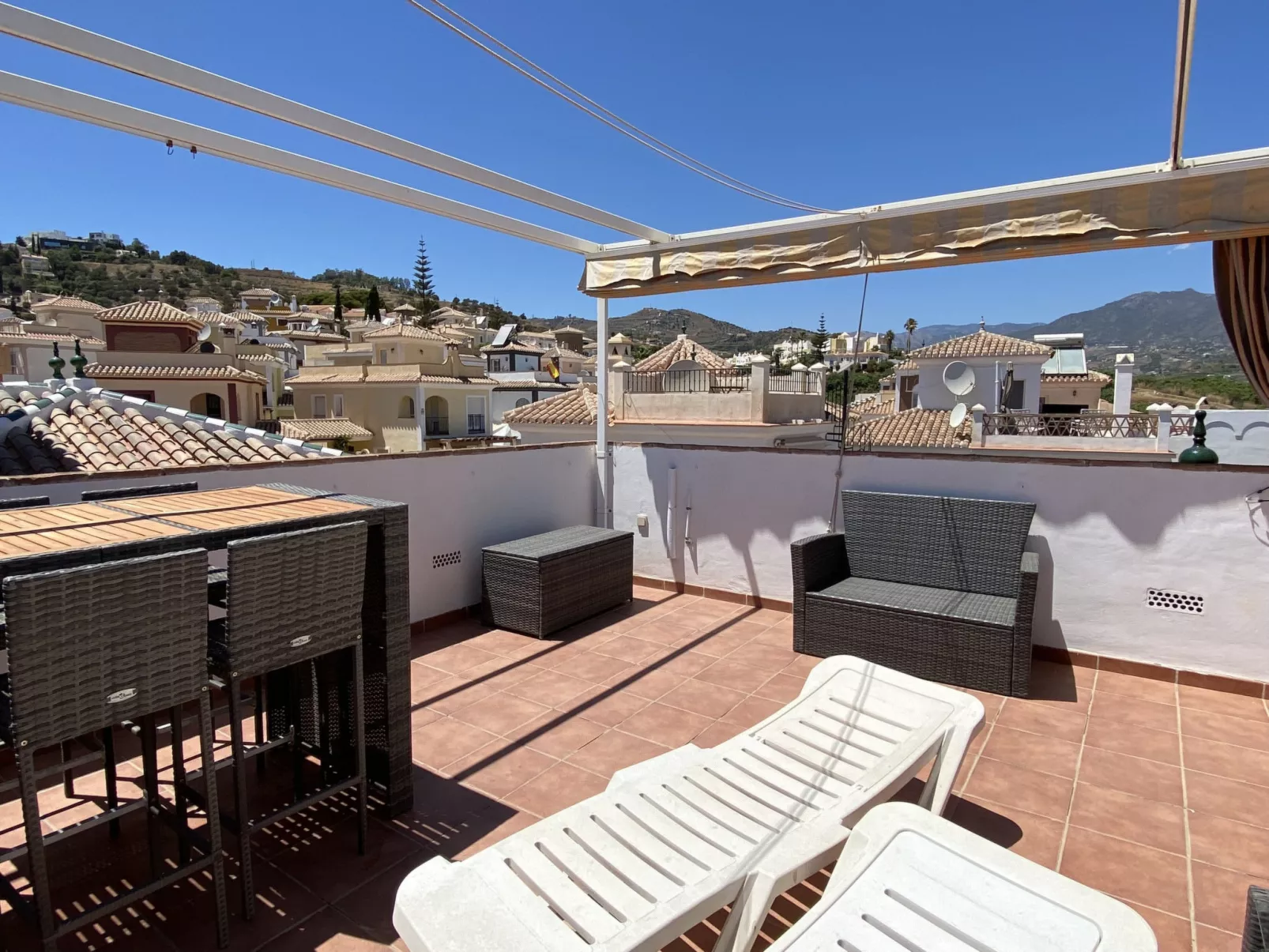 Villa Madrid Private Pool by Casasol - Inside