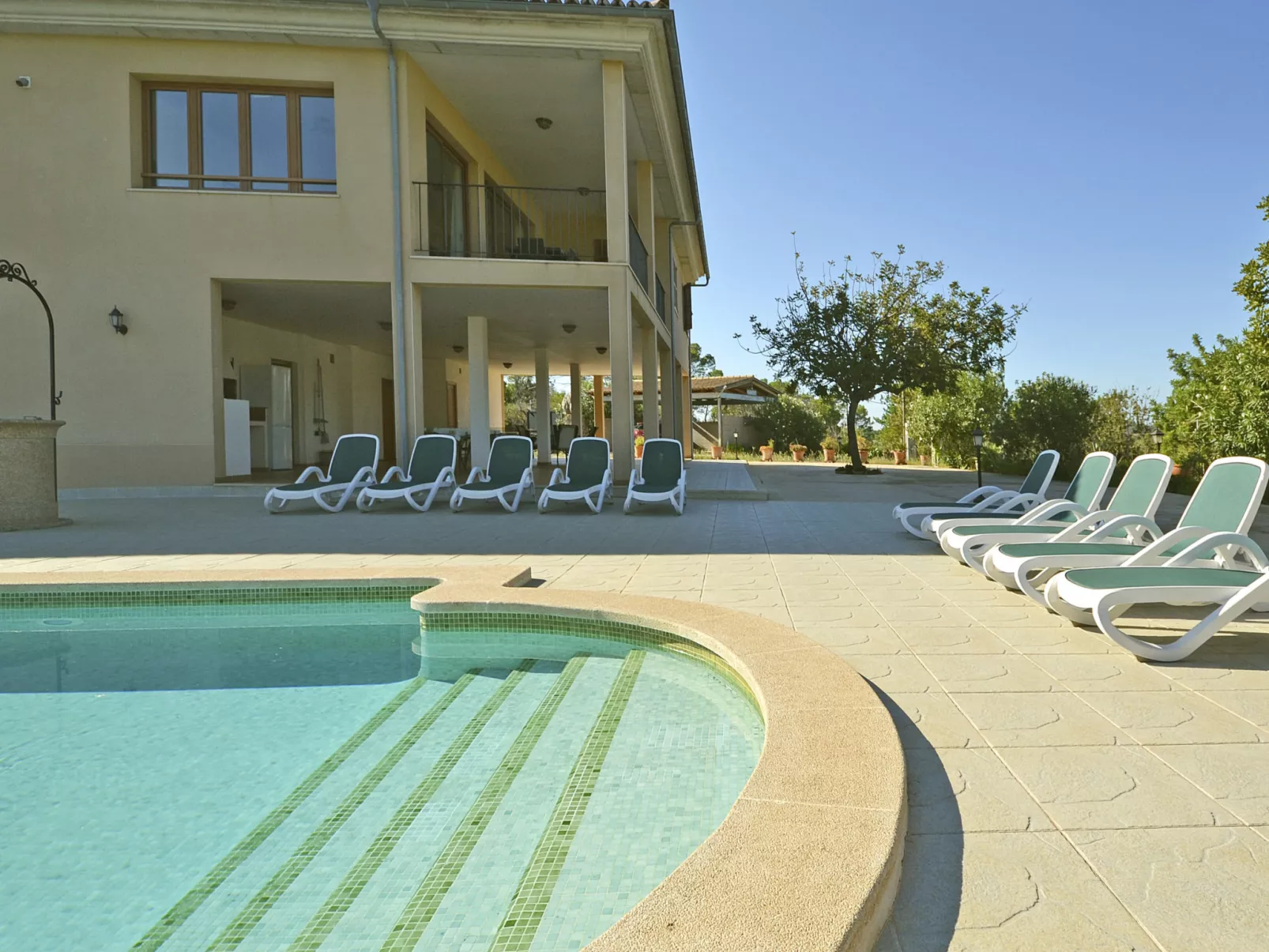 Blanquerna - Outside