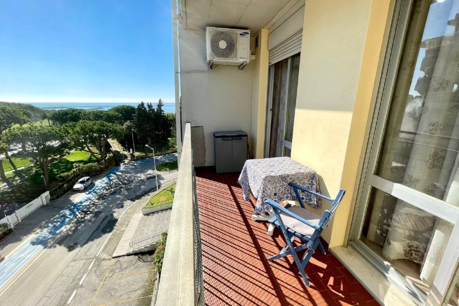 Bora 14F mono-Terrace balcony