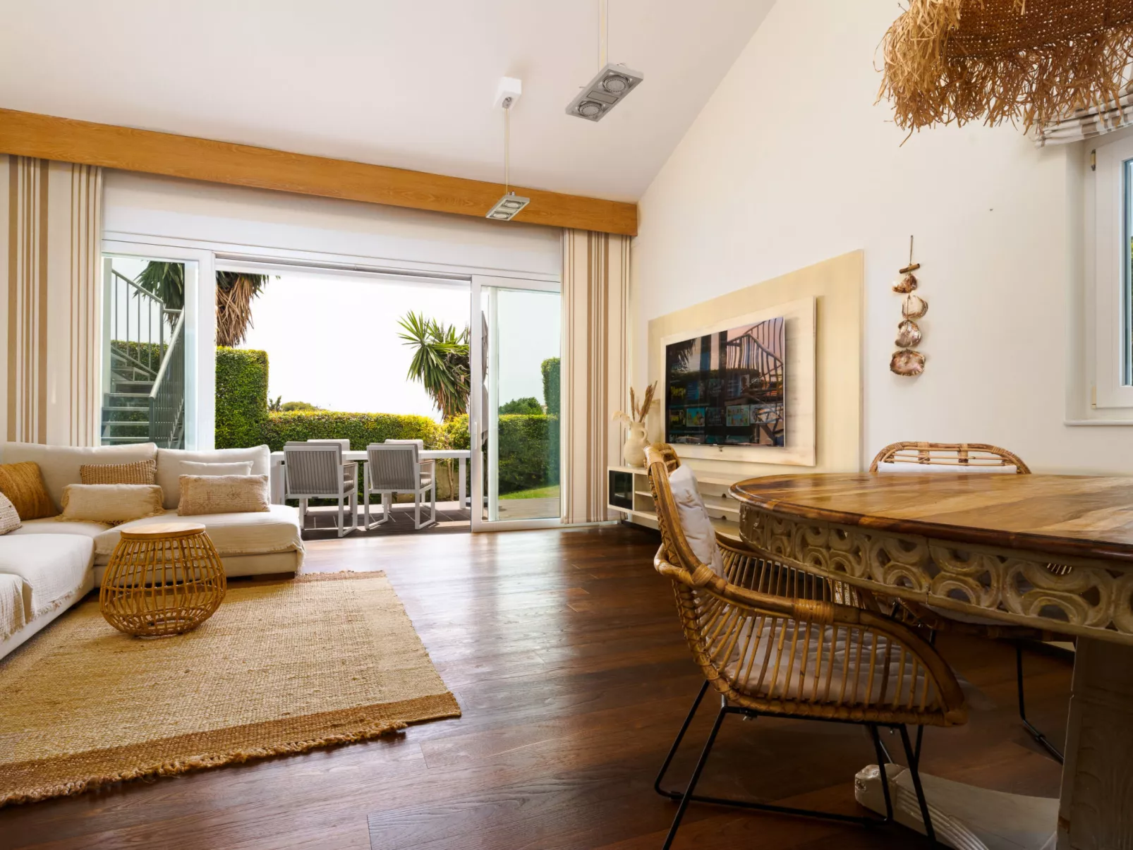 Villa Madrugada, beachside villa in Costabella - Drinnen