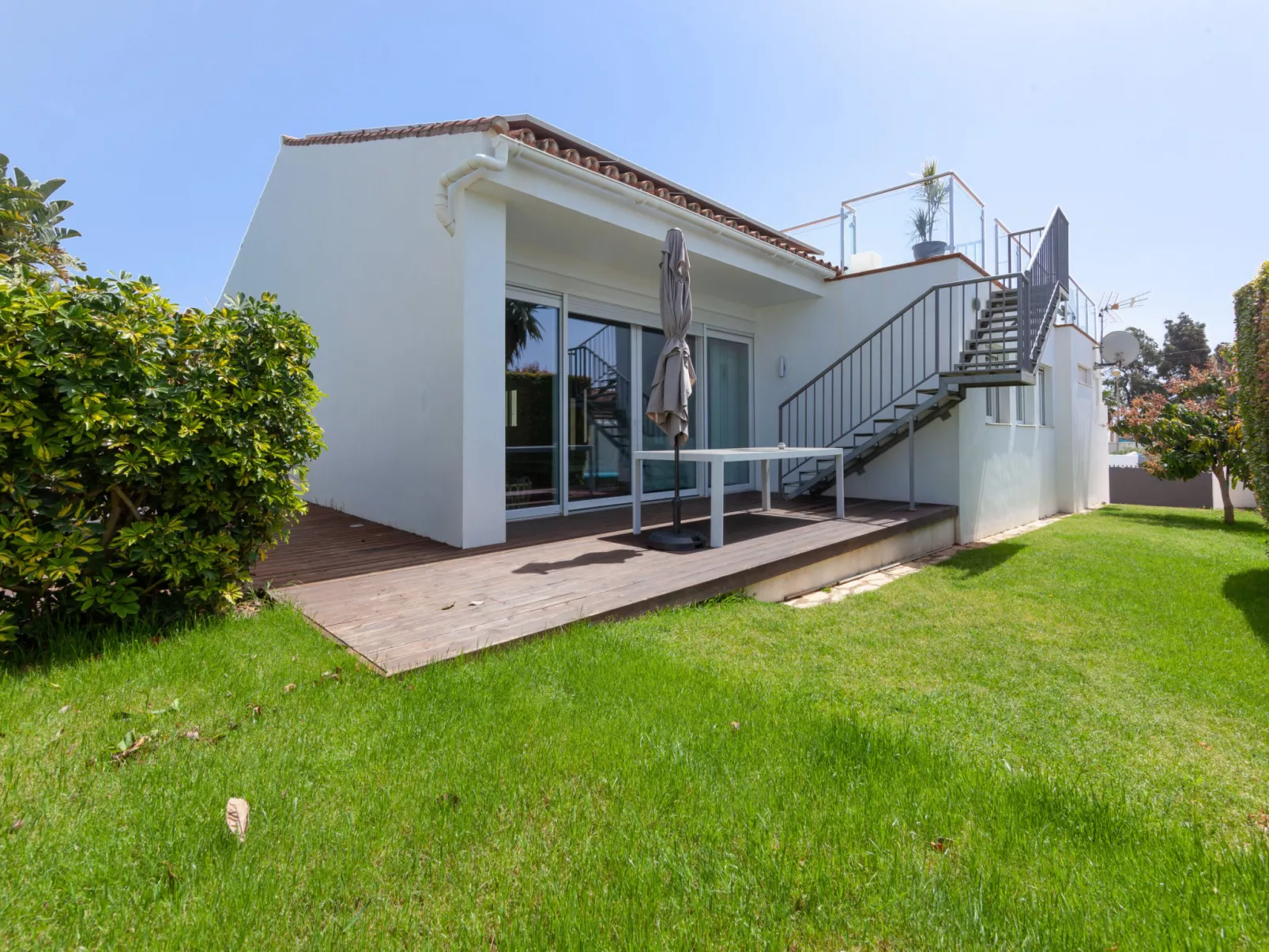 Villa Madrugada, beachside villa in Costabella - Draußen