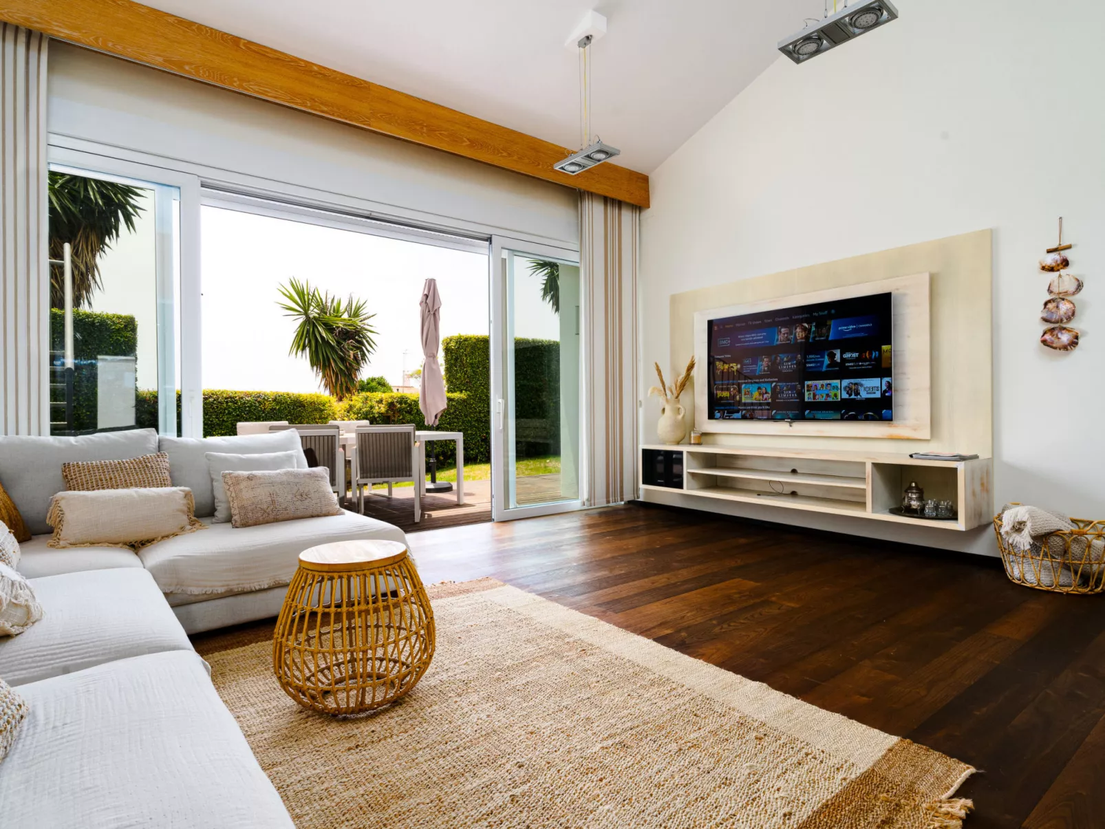 Villa Madrugada, beachside villa in Costabella - Drinnen