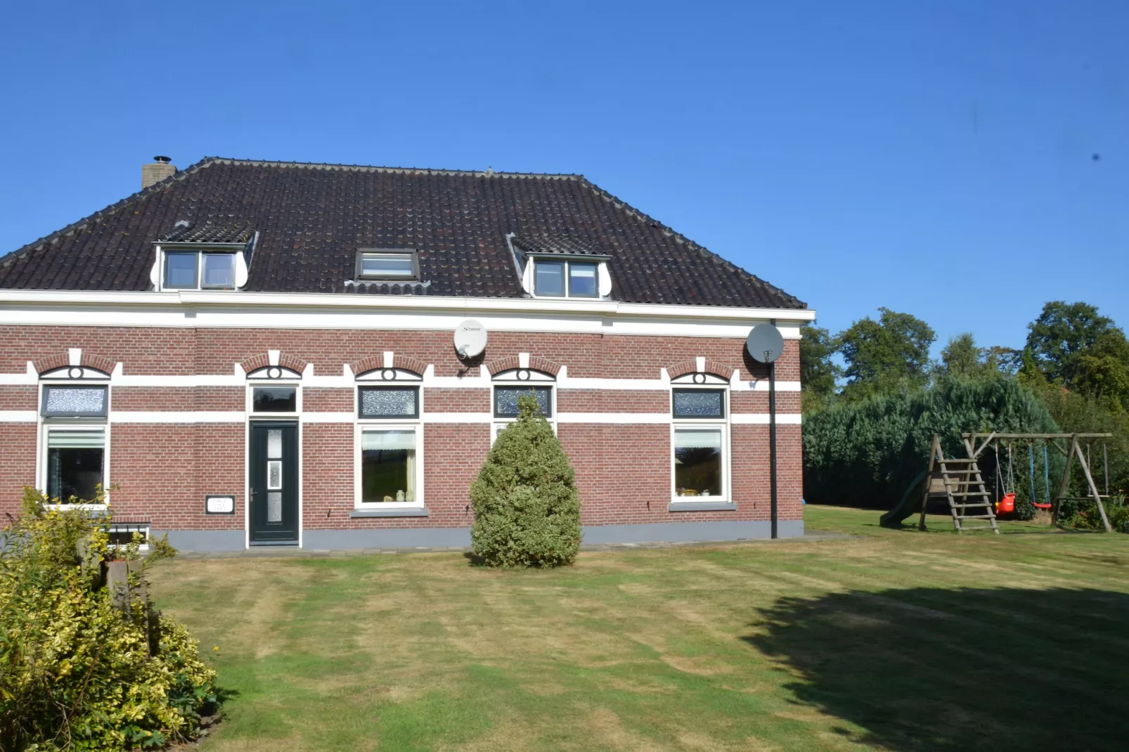 Erve Baak - Exterior in summer