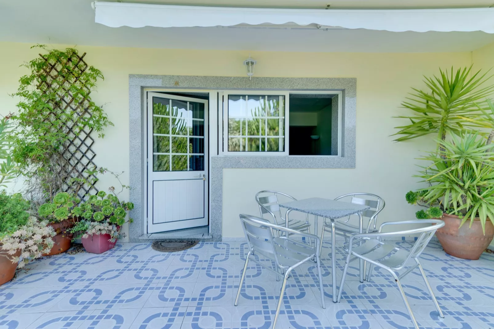 Veerle - Terrace balcony