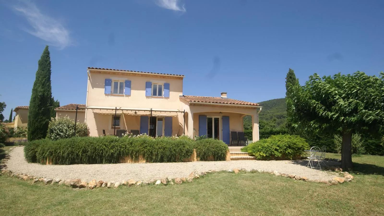 La Truffe-Exterior in summer