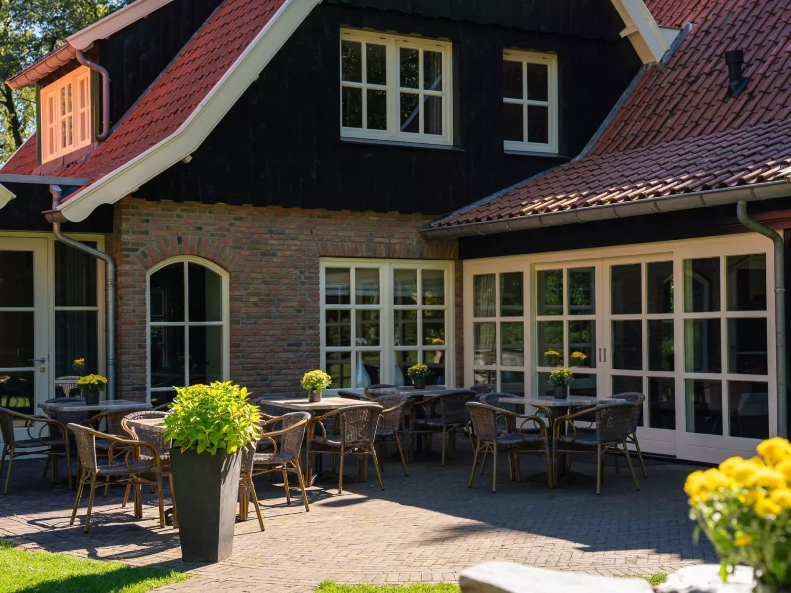Het Landhuis - Outside