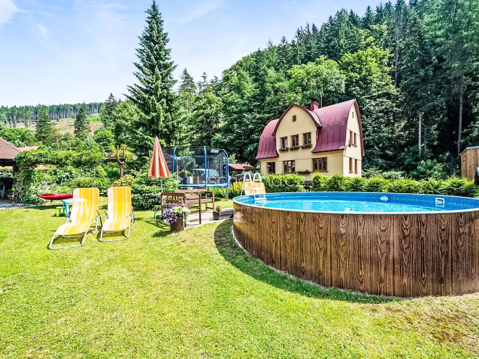 Hillside Terrace - Outside