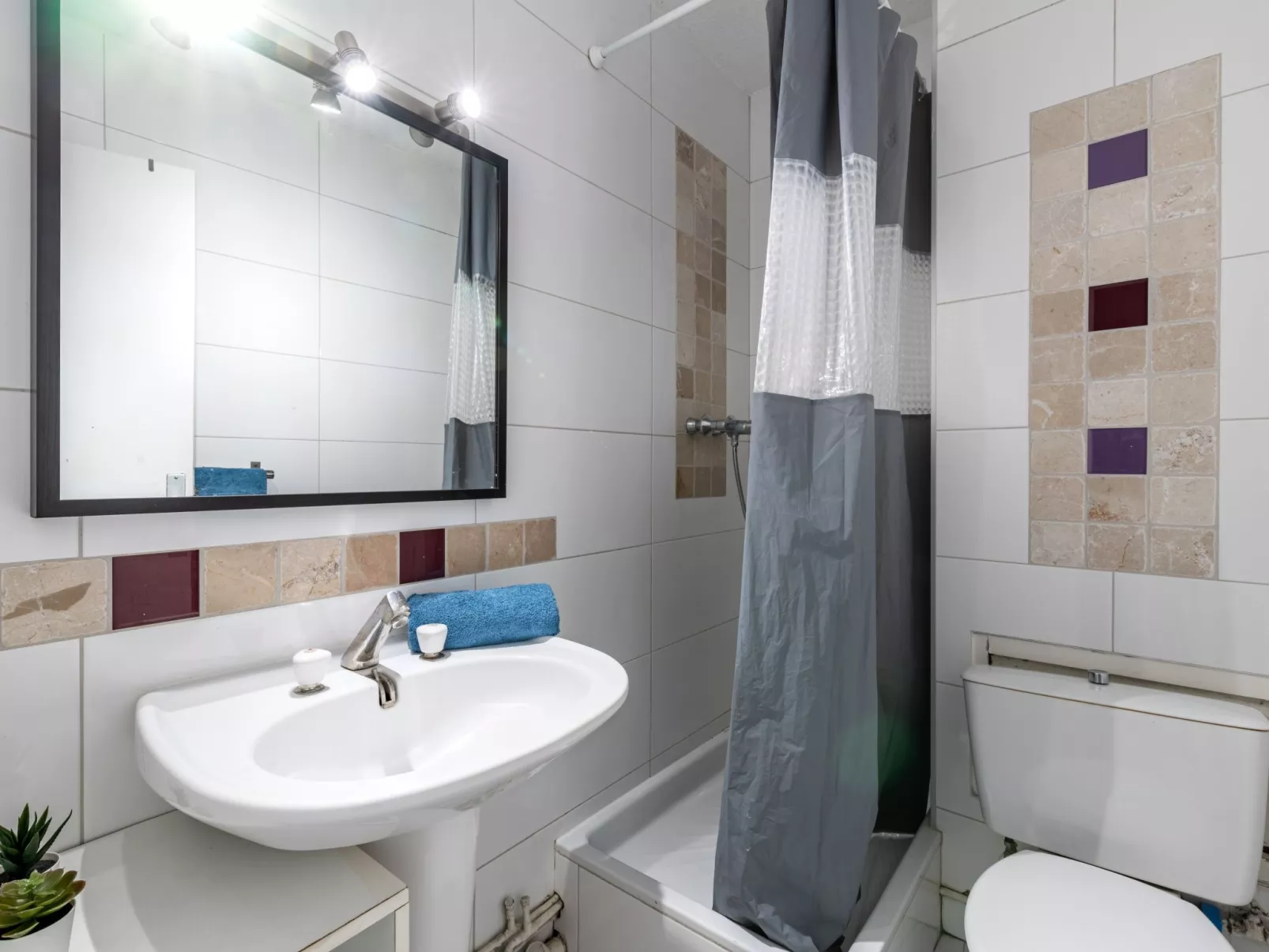 Les Grenadines - Inside