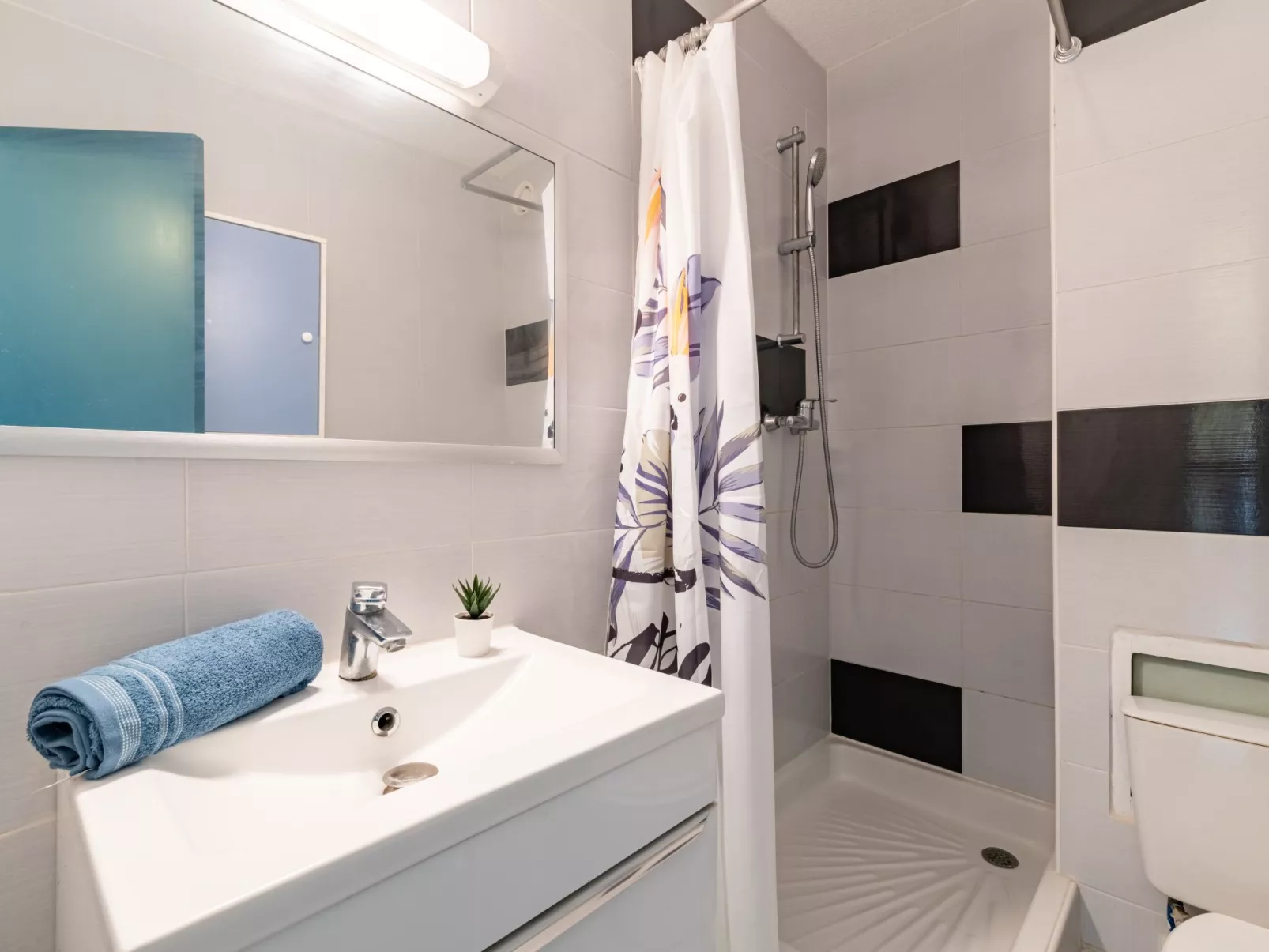 Les Grenadines - Inside