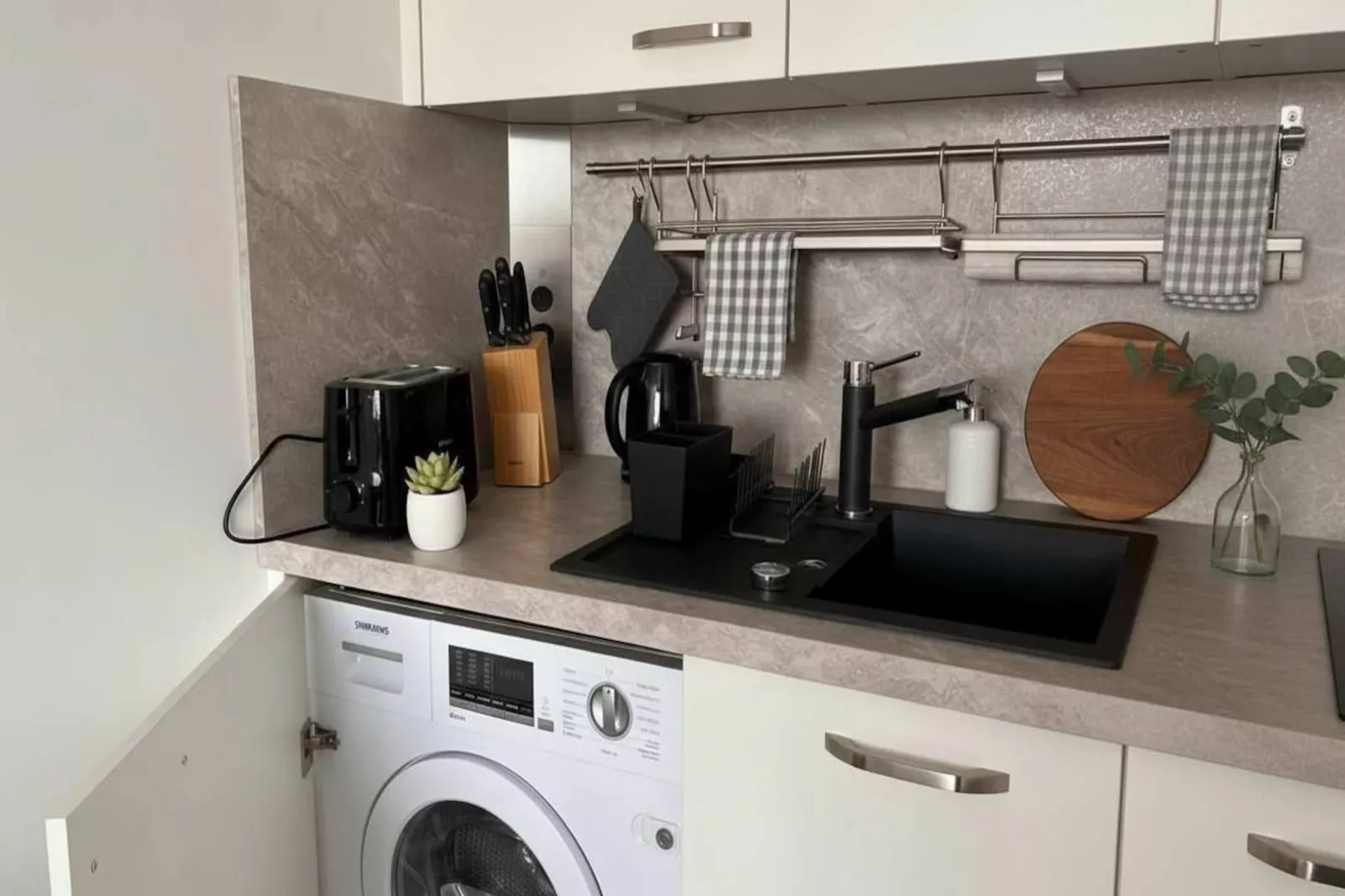 Alexanderplatz Chic Sunny City Studio - Kitchen