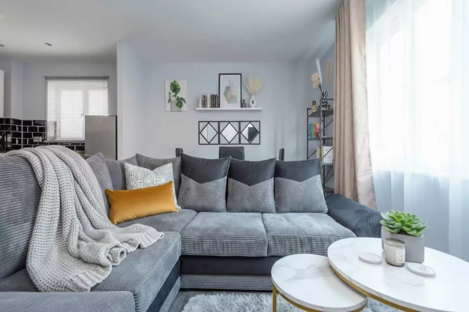 Premium New Flat Close to the Elizabeth Line - Salon