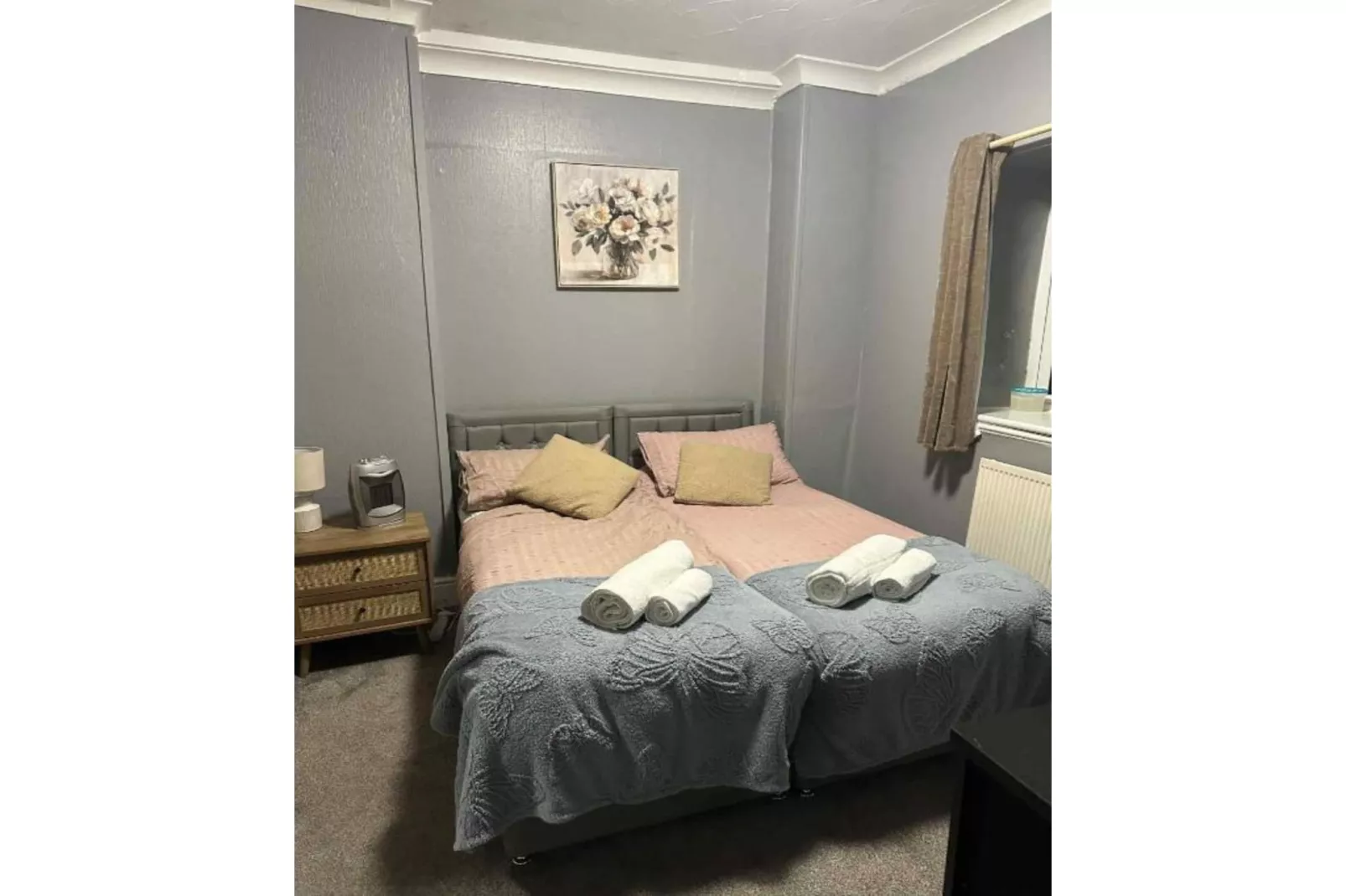 Standard Twin Room - Shared - Bedroom