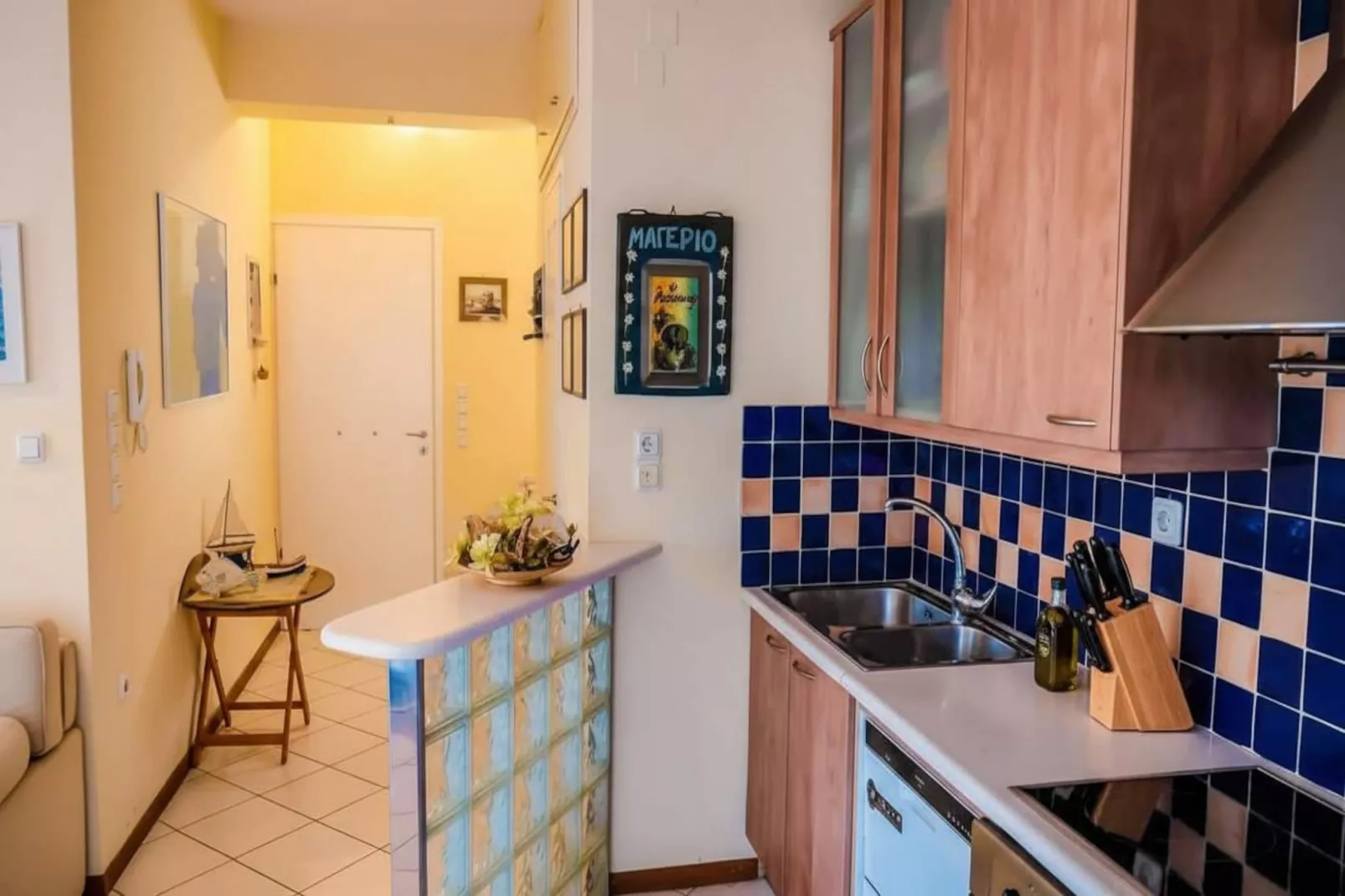 Urban Preveza Central Apt with Balcony - Kitchen