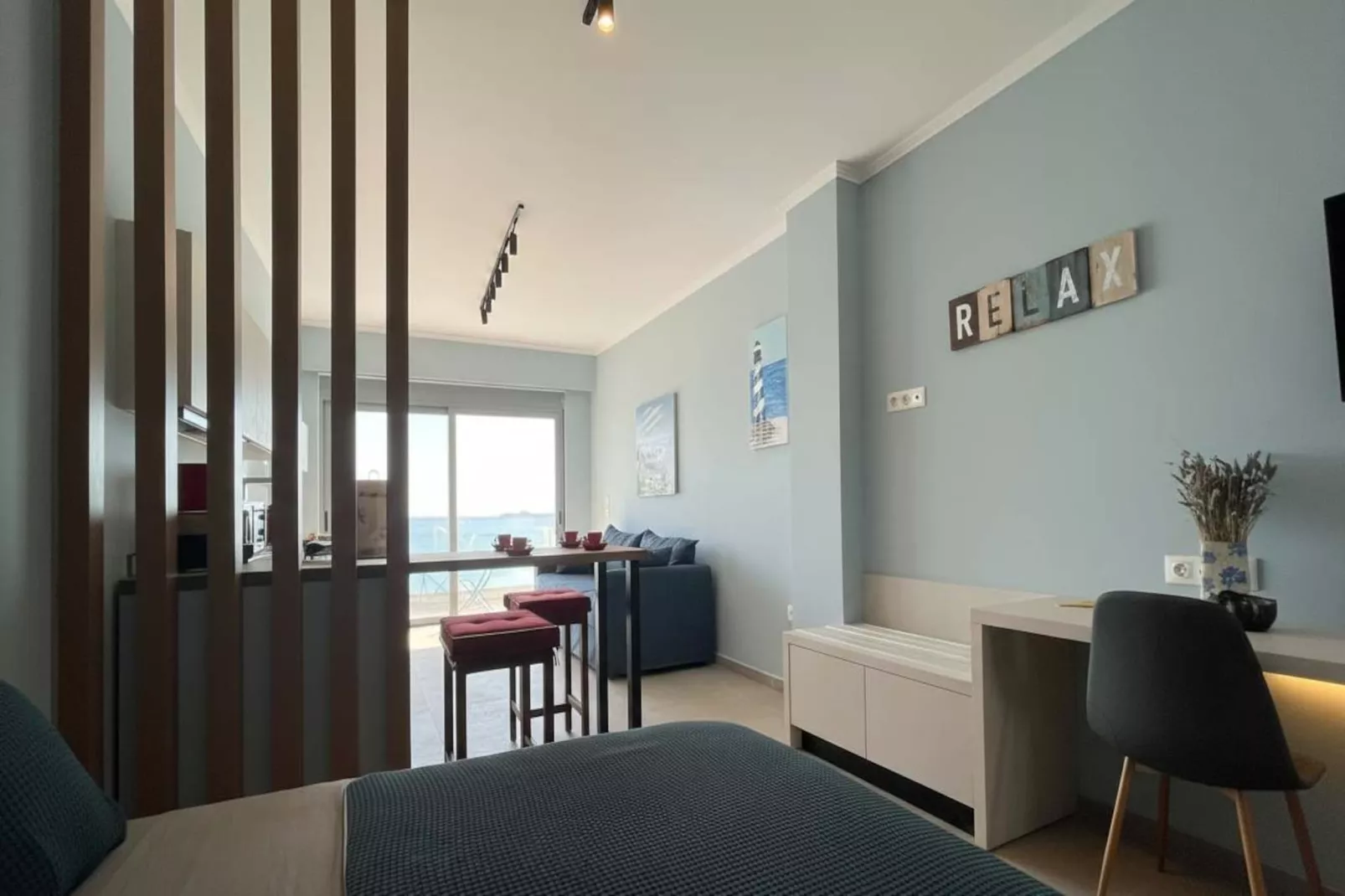 Coastal Modern Studio in Charaki Facing the Sea - Chambre