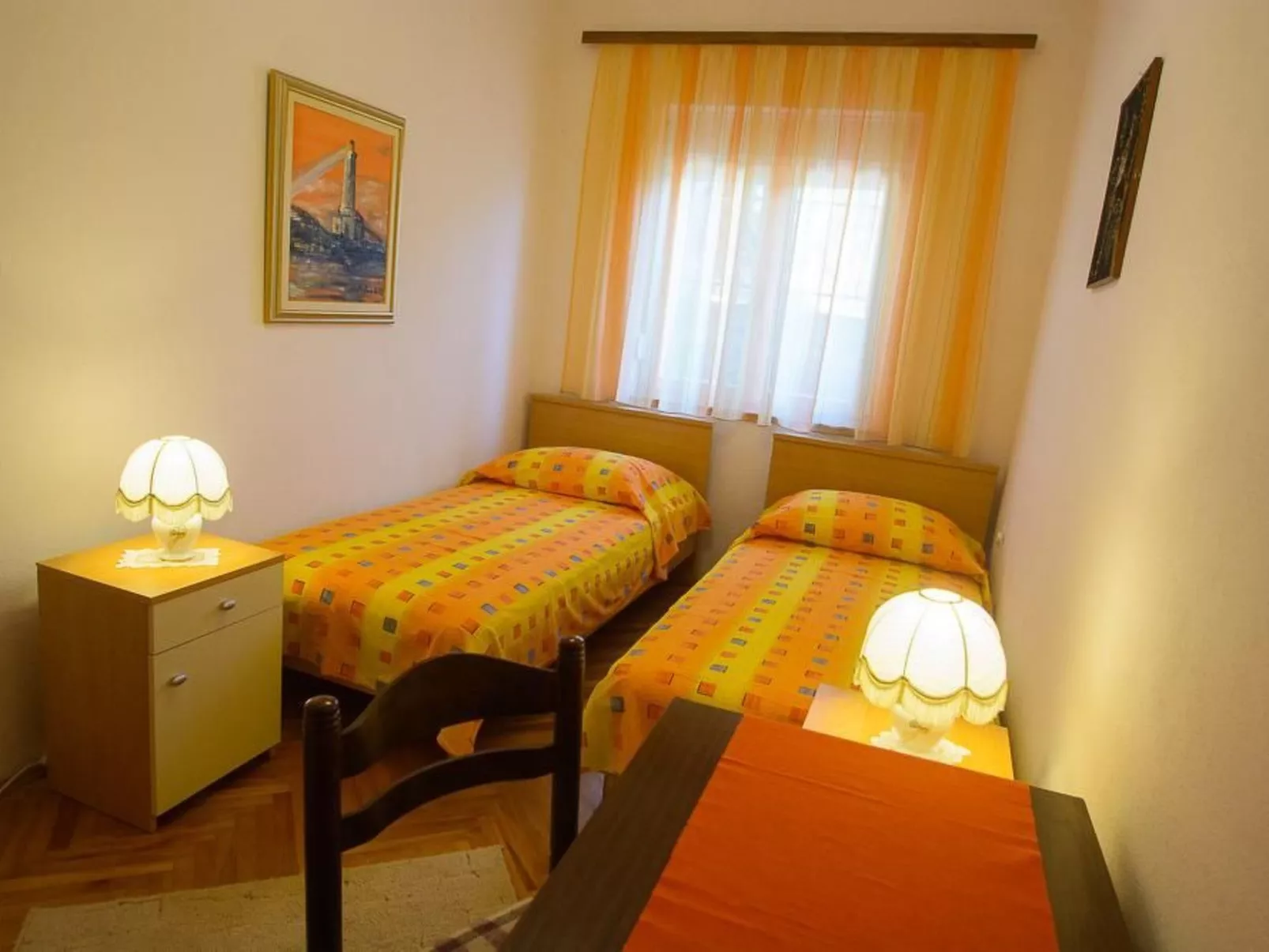 Strandnahe Ferienwohnung Jure mit großer Terrasse - Dedans