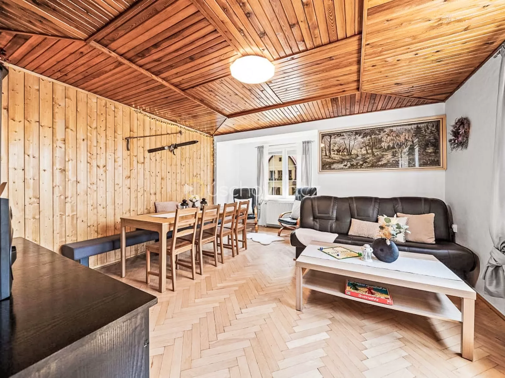Hillside Terrace - Inside