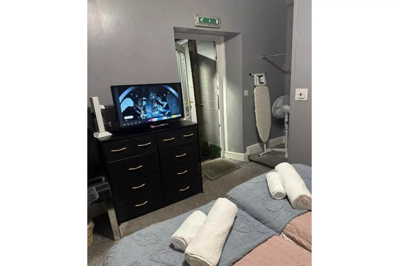 Standard Twin Room - Shared - Bedroom
