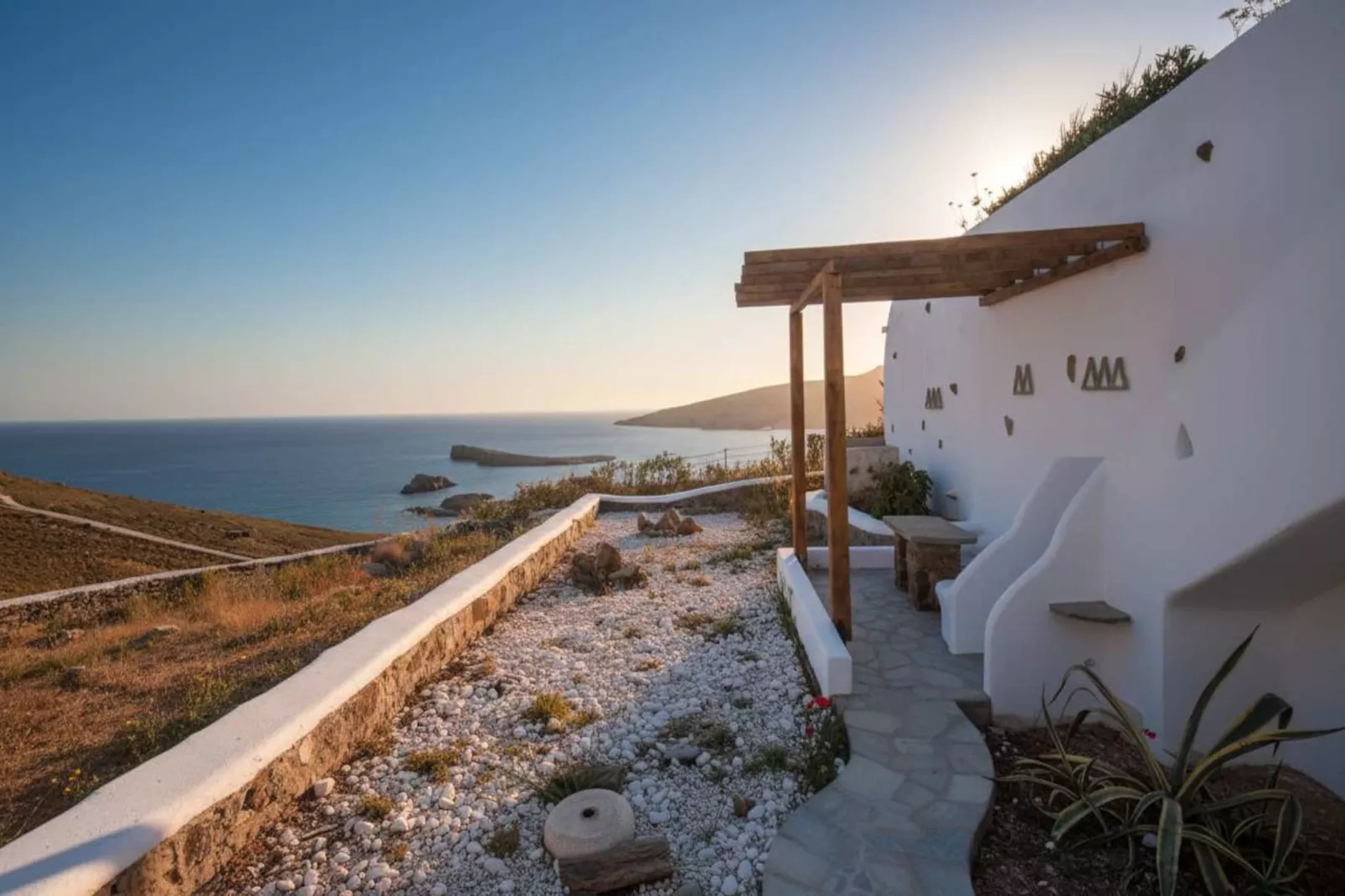 Scenic Agios Sostis Retreat with Sea Views - Außenbereich Sommer