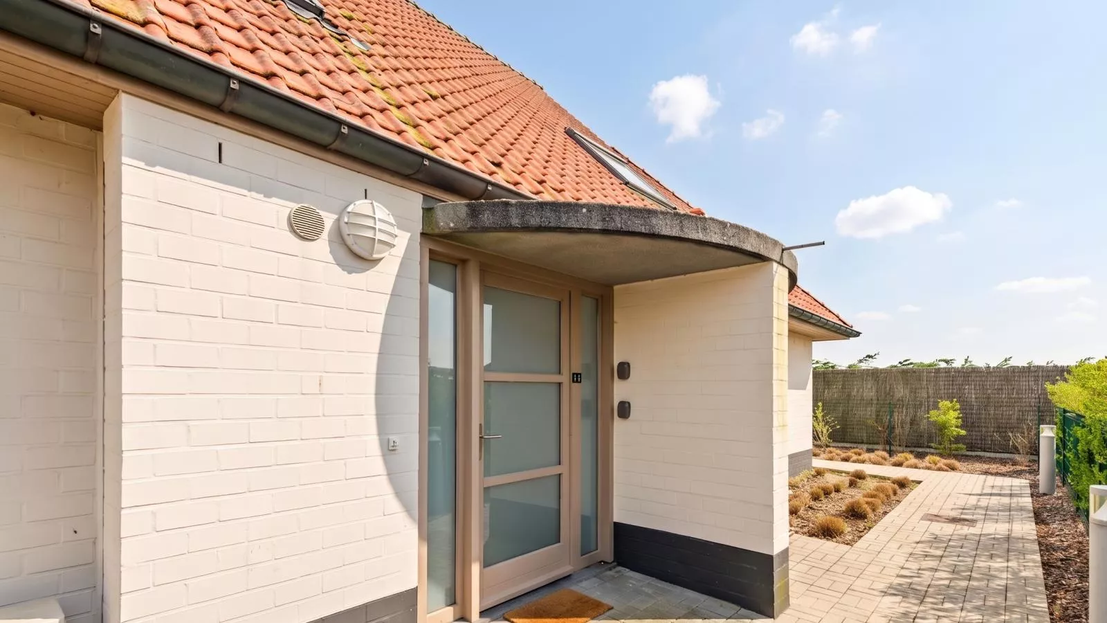 Westhinder I H30 - Hall & reception
