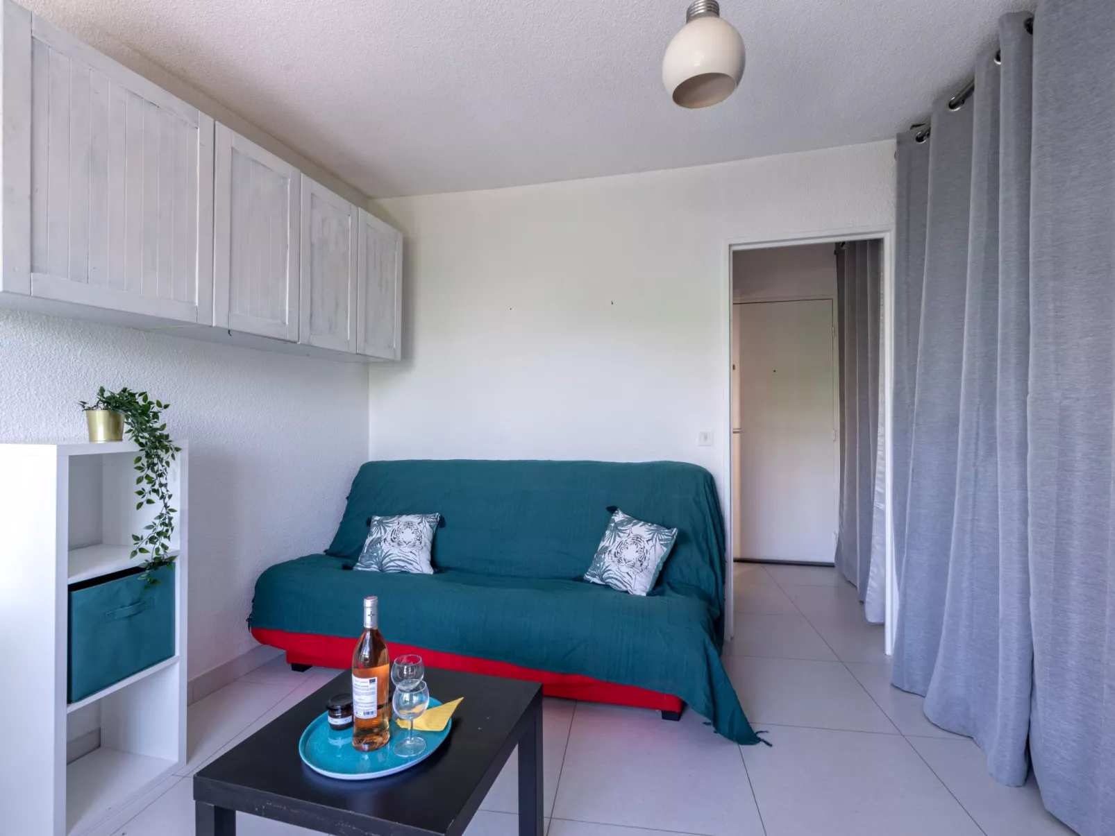 Les Grenadines - Inside