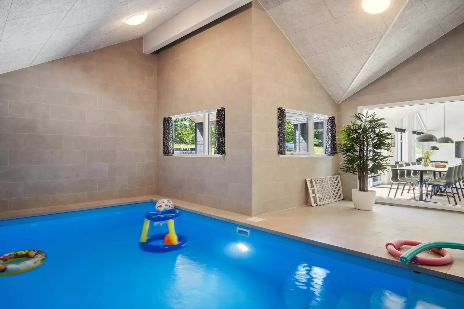 5 Sterne Ferienhaus in Højby - Schwimmbad