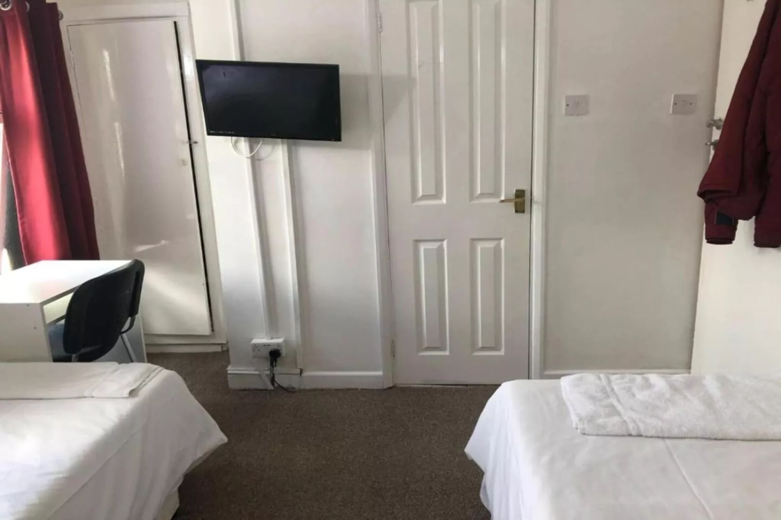 Standard Twin Room - Schlafzimmer