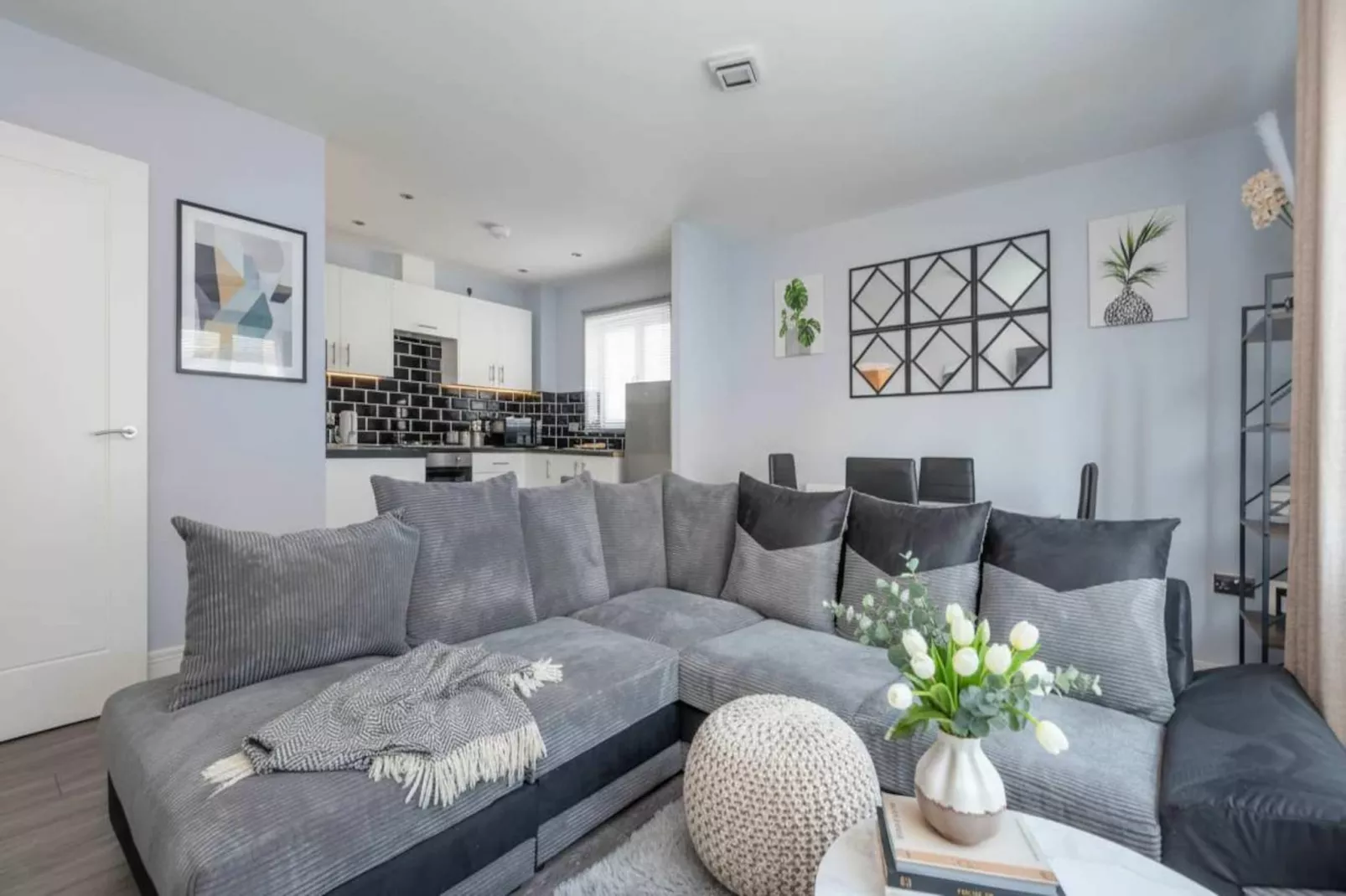 Premium New Flat Close to the Elizabeth Line - Salon