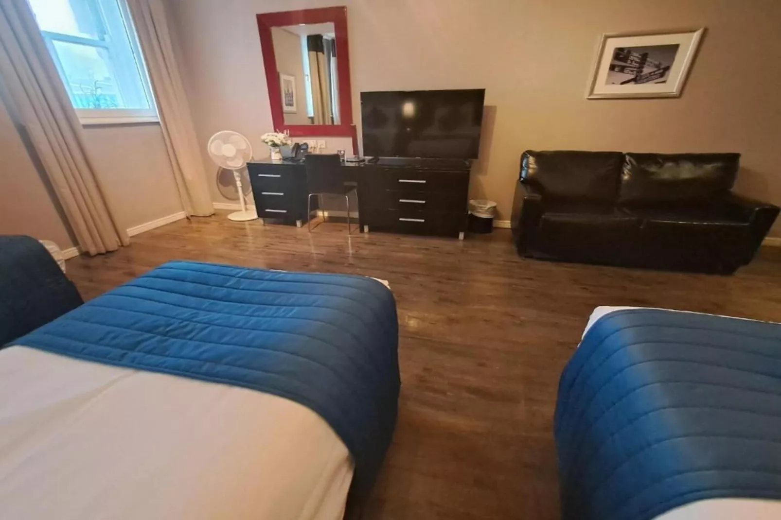 Standard Twin Room - Schlafzimmer