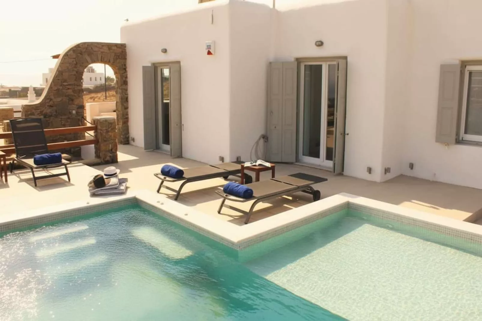 Prestigious Residence in Kalafatis w Private Pool - Außenbereich Sommer