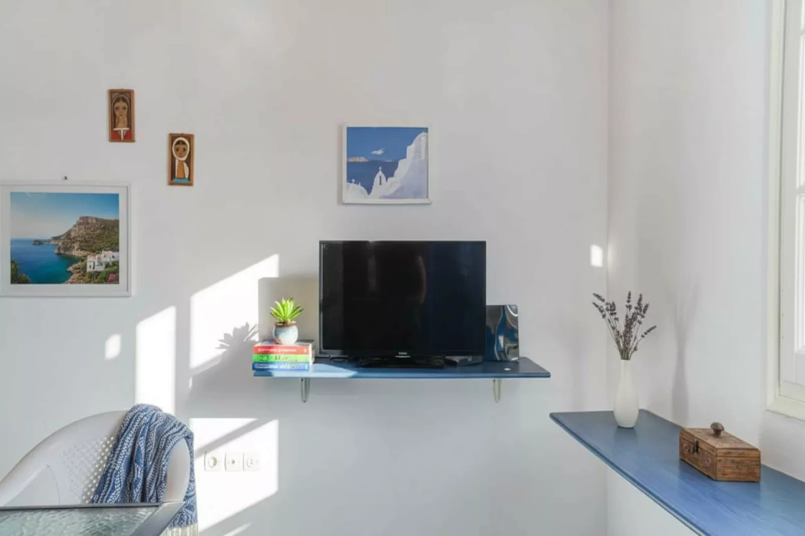 Ioannidou_vacay - Wohnzimmer