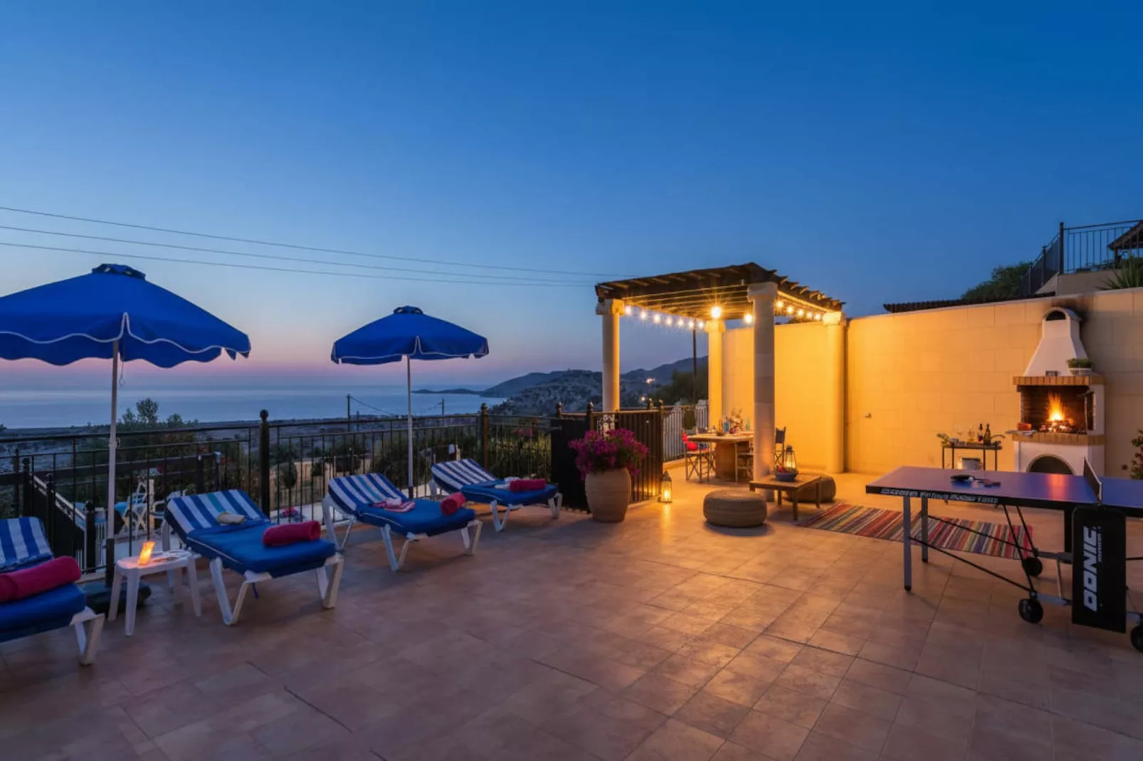 Exclusive Kalathos Pool Villa Overlooking the Sea - Terrasse/Balkon