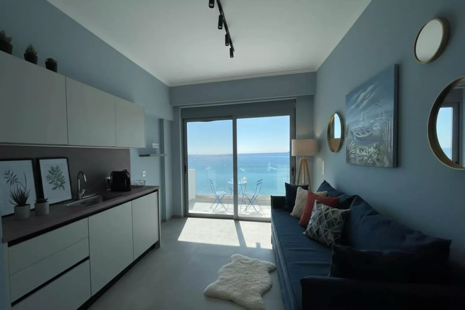 Premium Modern Charaki Studio w Beautiful Sea View - Salon