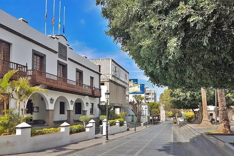 Apartment Atico La Plaza - Exterior in summer