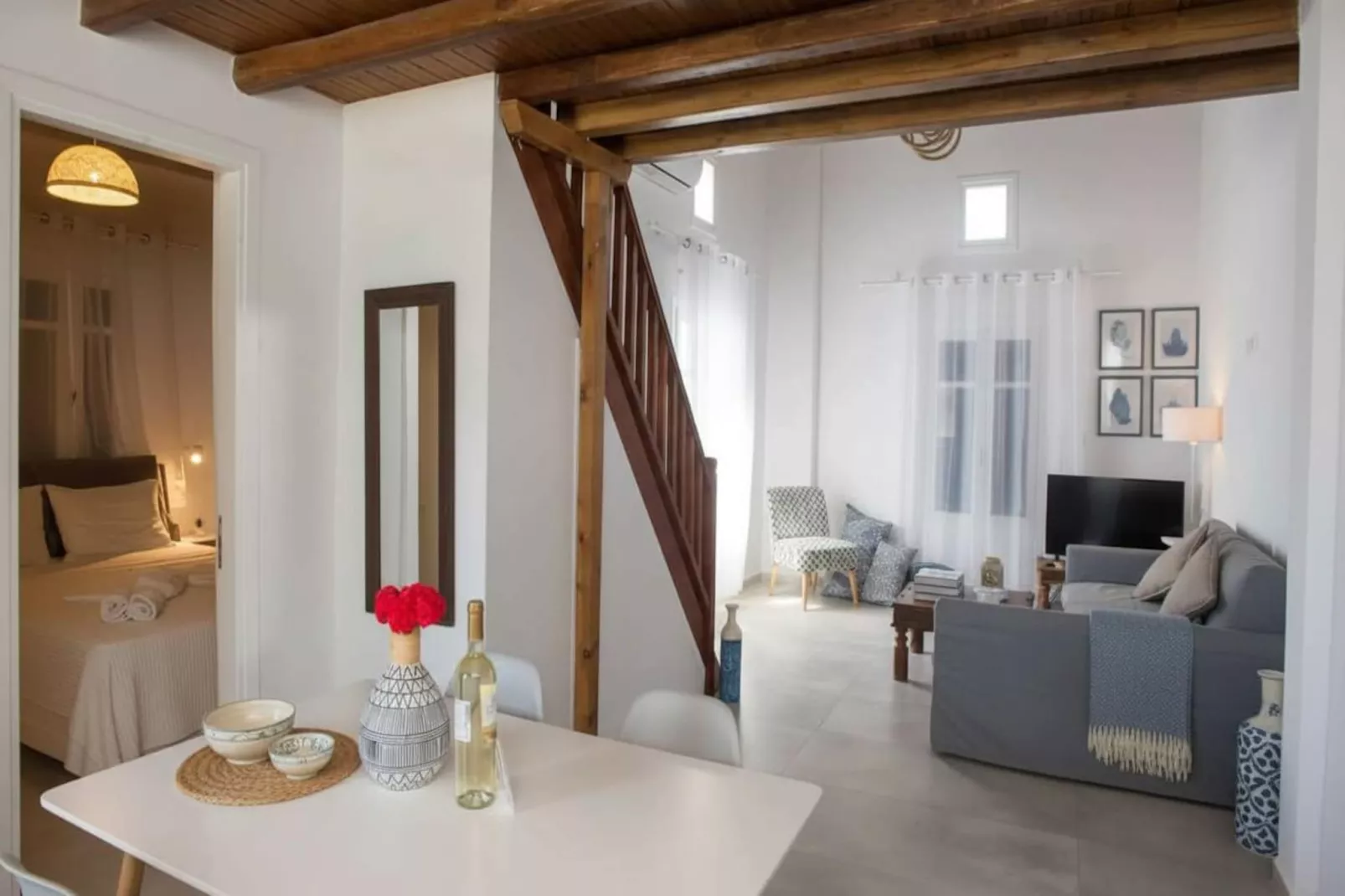 Ornos Elegant 2 Bd House with Shared Pool - Living room