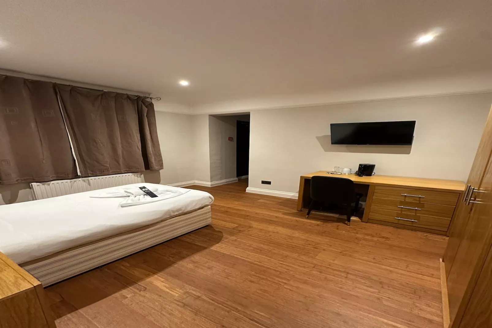 Standard Single Room - Bedroom
