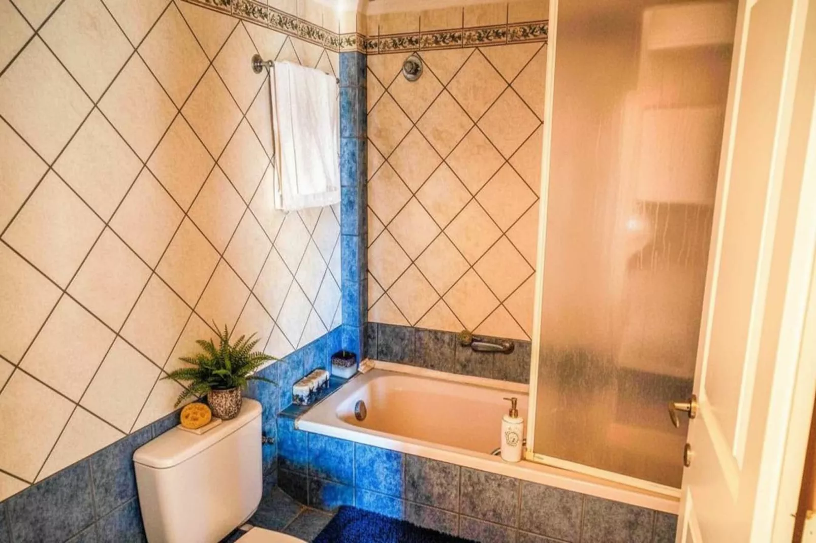 Urban Preveza Central Apt with Balcony - Bathroom