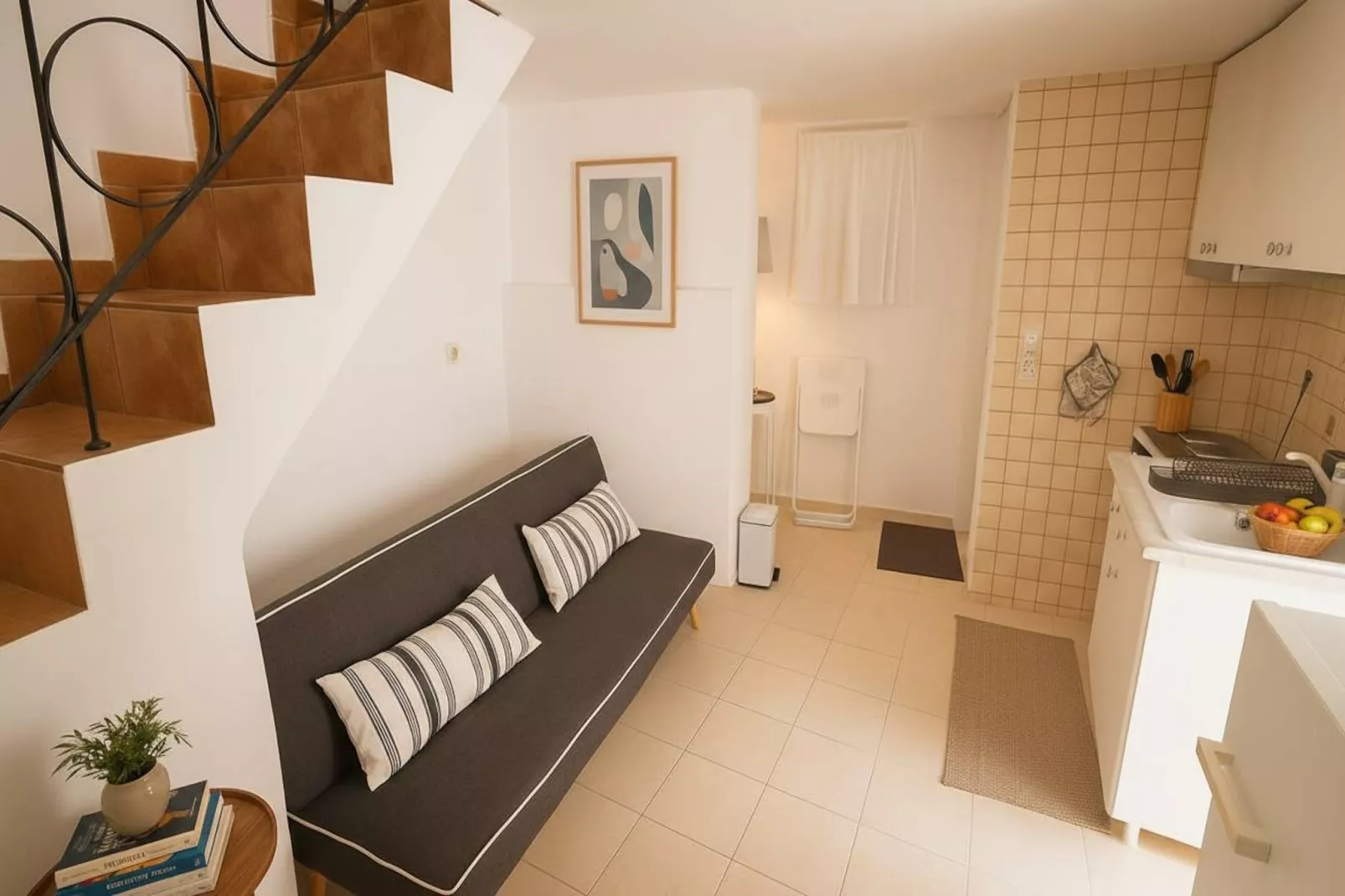 Picturesque Paros White House with Balcony Views - Living room