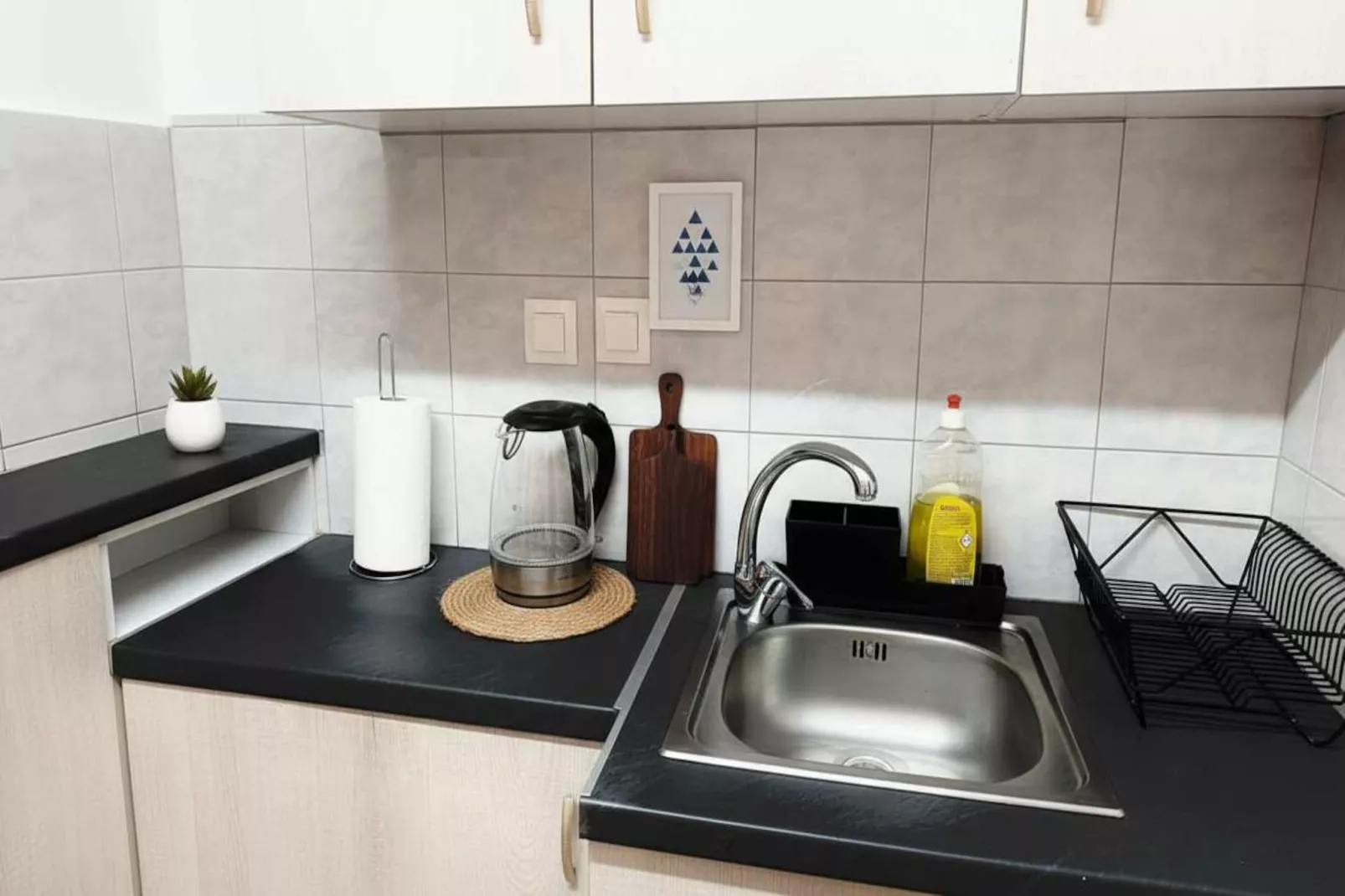 Chic White Marsis Paros Apt - Kitchen