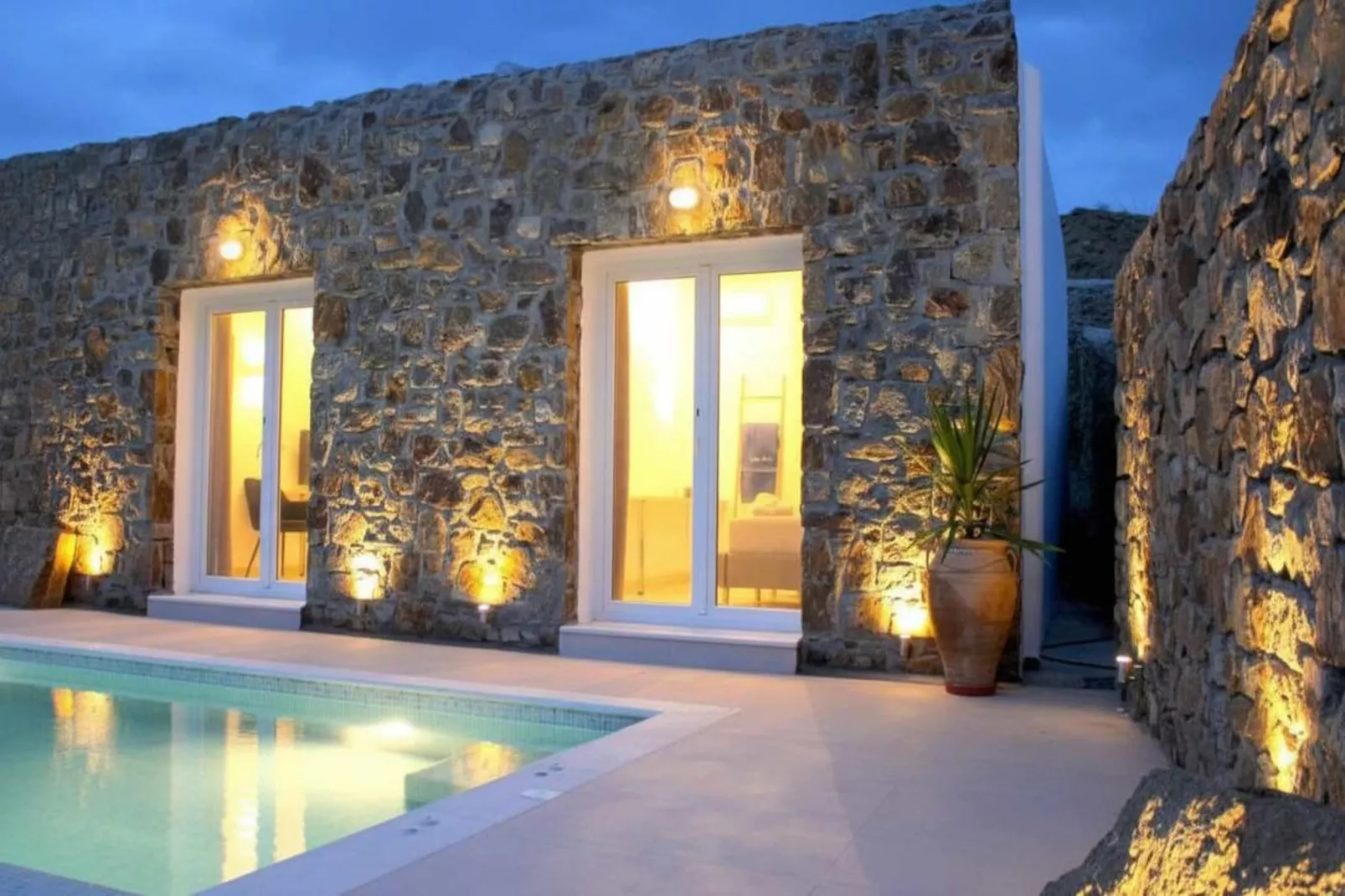 Lightblue_vacay - Schwimmbad