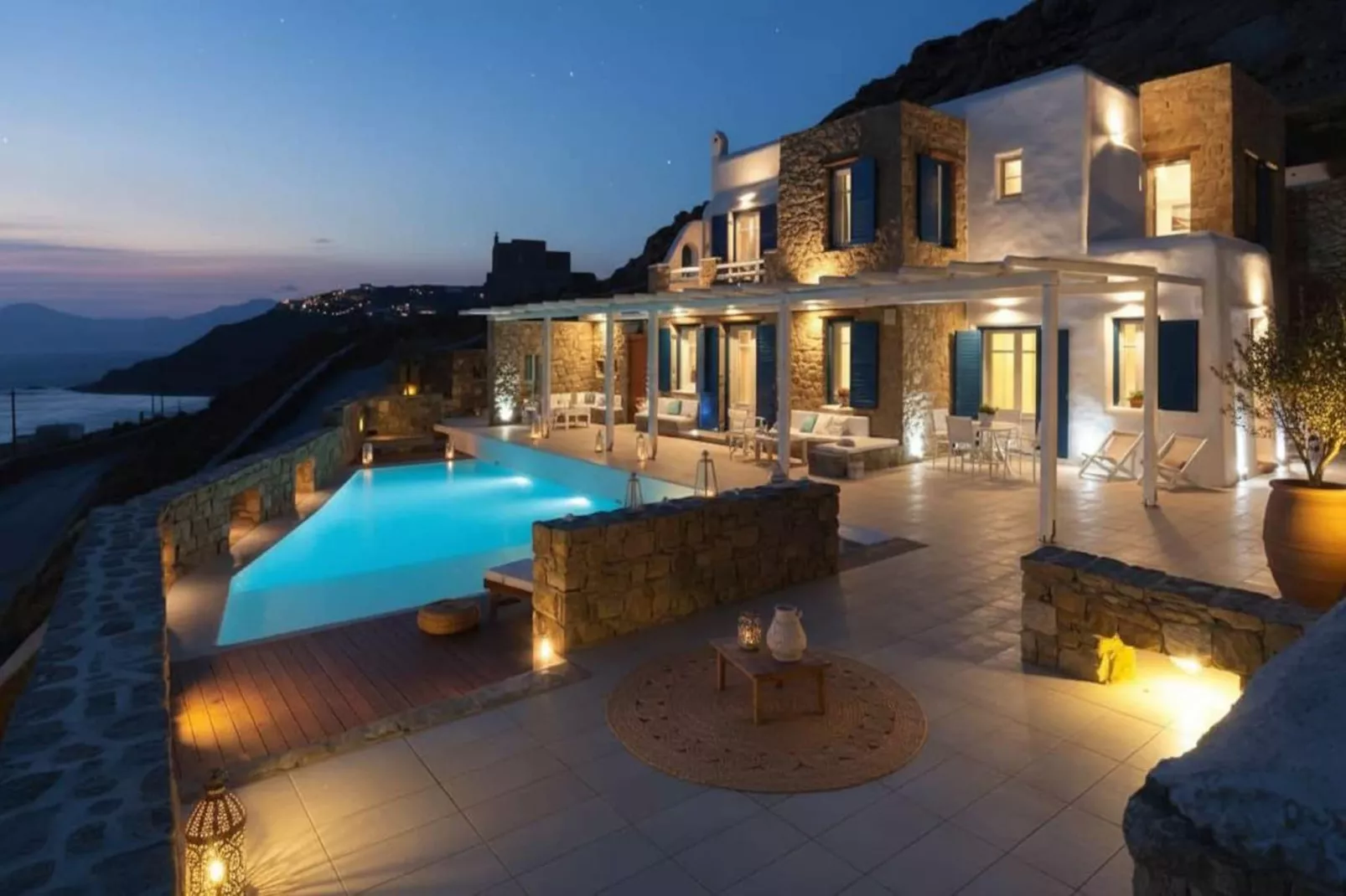 Argiro_Big_vacay - Exterior in summer