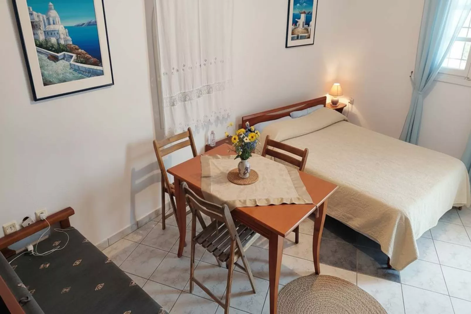 Peaceful Akrotiri Studio with Patio and Open Views - Salon