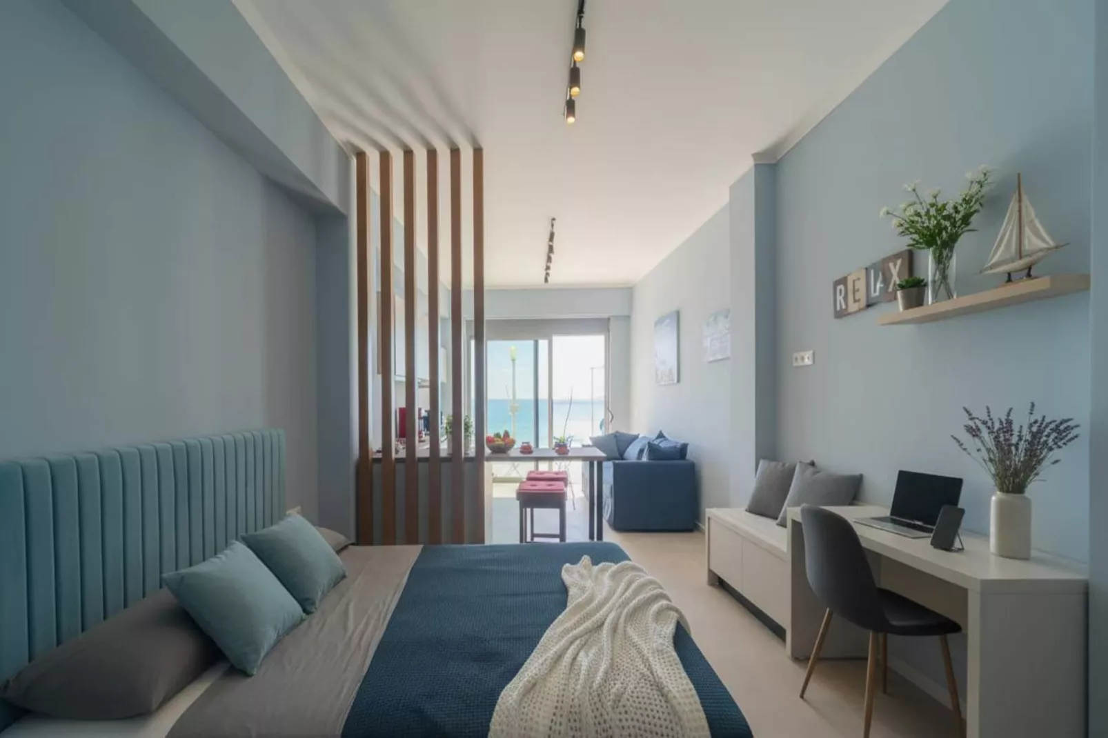 Premium Modern Charaki Studio w Beautiful Sea View - Salon