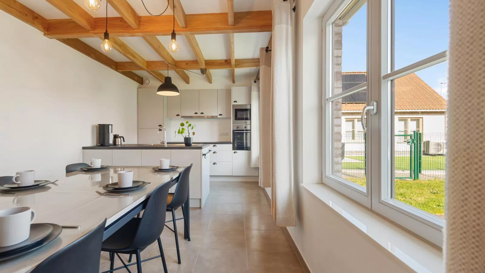 Westhinder I H88 - Dining room