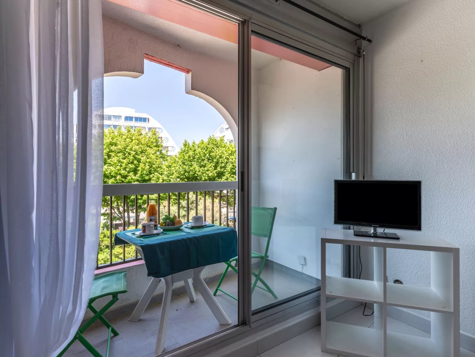 Les Grenadines - Inside