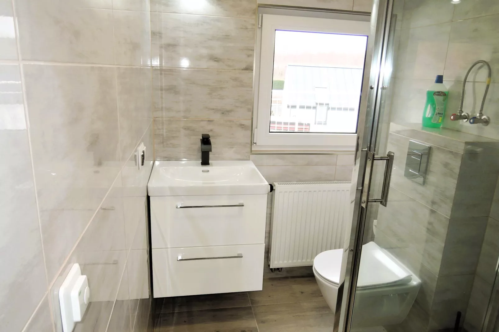 Apartament z tarasem Wisełka  Lew 2 I piętro - Badezimmer