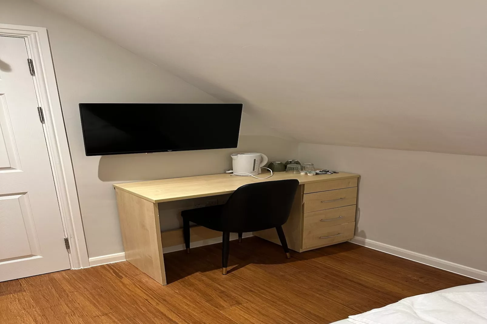 Standard Single Room - Bedroom