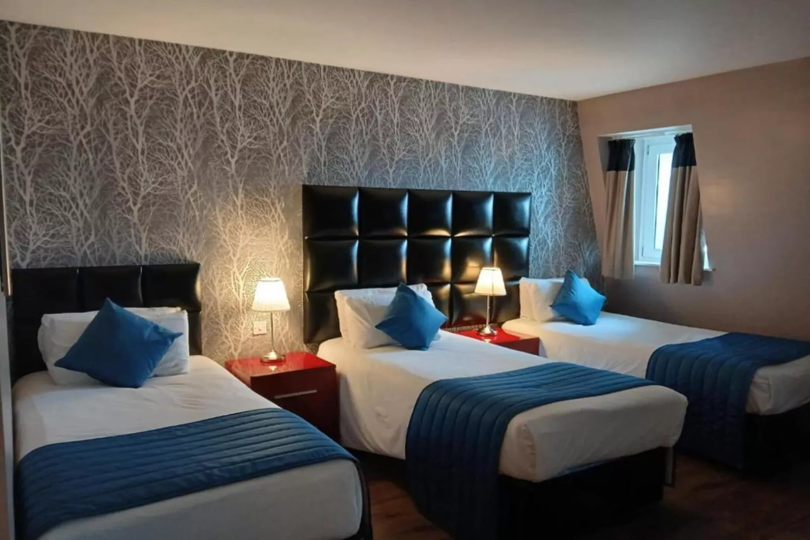 Standard Triple Room - Bedroom