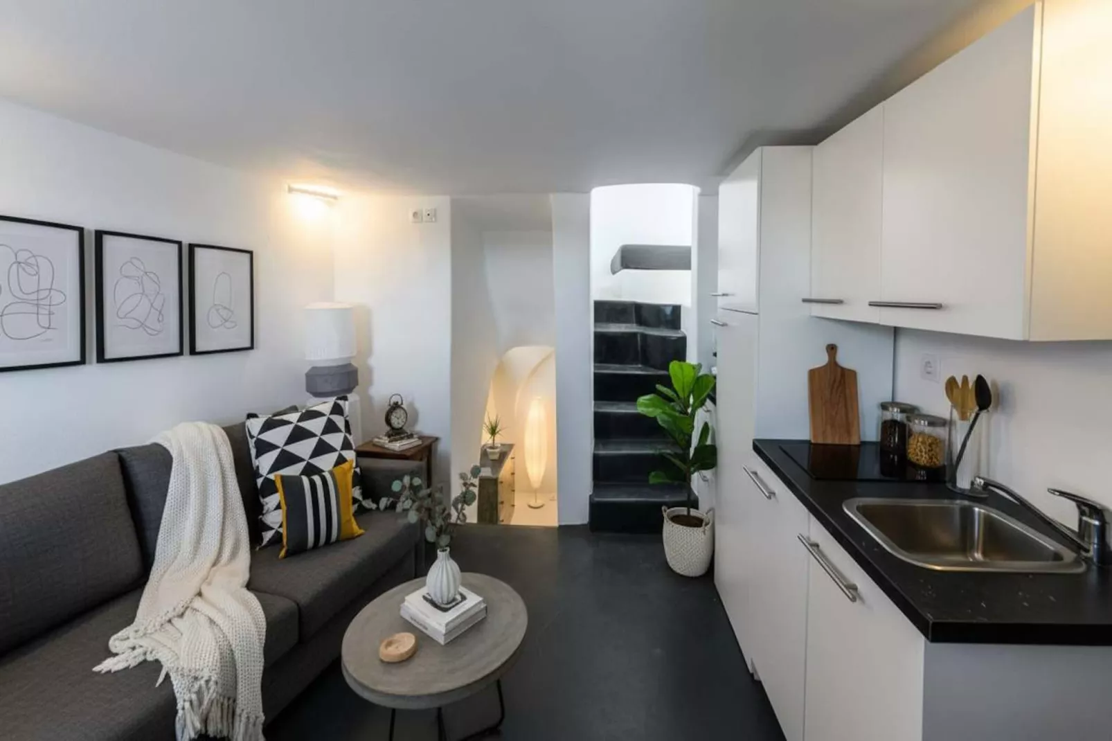 Poseidon’s Water Escape Santorini Rooftop Jacuzzi - Living room