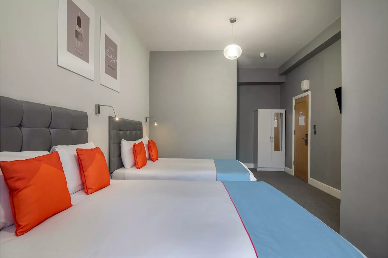 Standard Quad Room - Schlafzimmer